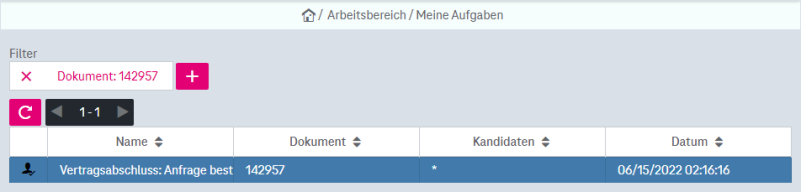 Aufgabenansicht mit den folgenden Elementen von oben nach unten: Dokumentkennungsfilter aktiviert, plus Symbol zum Hinzufügen eines Filterbegriffs, einer Schaltfläche zum Aktualisieren, eines Paginators und einer Trefferliste mit einer darin enthaltenen Aufgabe
