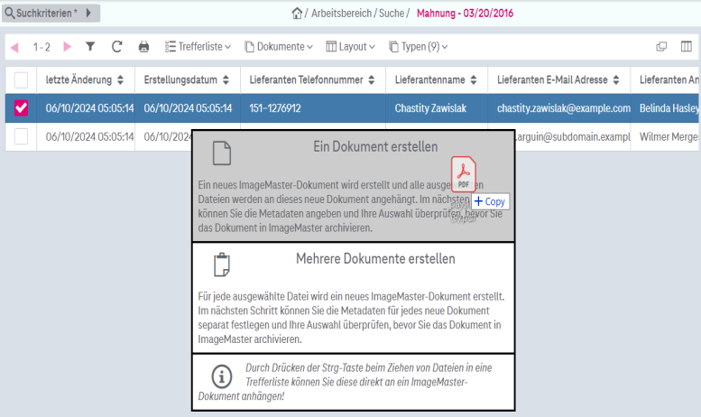 Drag and Drop in der Trefferliste mit mehreren Drop-Bereichen im Falle einer Mehrfachselektion von Dateien, die abgelgt werden: Der obere Bereich erzeugt ein einzelnes Dokument mit mehreren Anhängen. Der untere Bereich erzeugt mehrere Dokumente, mit jeweils einem Anhang.
