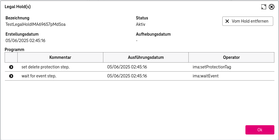 Ein Legal Hold des Dokuments mit Name des Holds in Dropdown-Liste, Erzeugungsdatum darunter, Button zum Entfernen aus dem Hold oben rechts und weiteren Statusinformation darunter bzgl. des Ablaufplans (Programm) basierend auf Operatoren und Ausführungszeiten